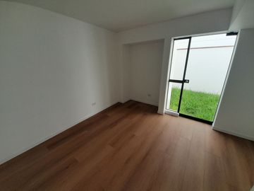 Venta Departamento 3 Dormitorios 1er piso c/terraza Chacarilla Surco