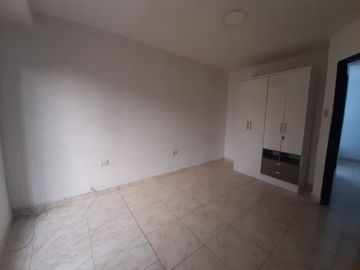 CASA EN LOS ROBLES