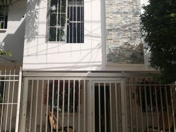 CASA EN LOS ROBLES