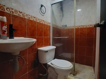 CASA EN LOS ROBLES