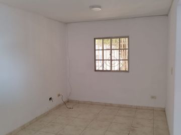CASA EN LOS ROBLES