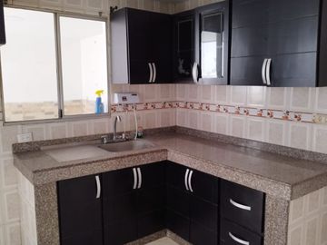 CASA EN LOS ROBLES