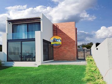 Casa con alberca privada amplio jardín