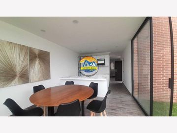 Casa con alberca privada amplio jardín