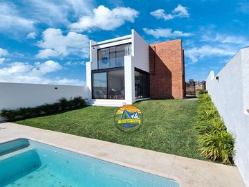 Casa con alberca privada amplio jardín