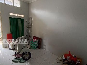 rumah second 1 lantai di dekat komplek maharaja depok
