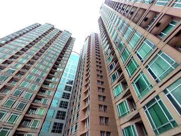 Rush Sale RFO 2BR Condo 30k Monthly near MOA, Airport, SLEX, BGC, Ortigas San lorenzo Place
