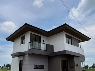 Rush House and Lot For Sale in Nuvali Laguna