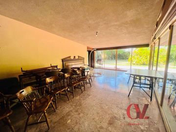 CASA DE UNA PLANTA CON GRAN JARDIN Y EXCEPCIONAL UBICACIÓN
