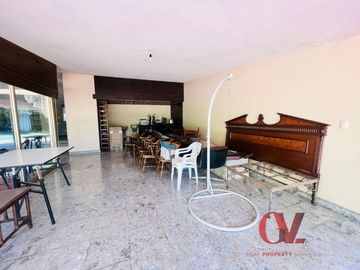 CASA DE UNA PLANTA CON GRAN JARDIN Y EXCEPCIONAL UBICACIÓN