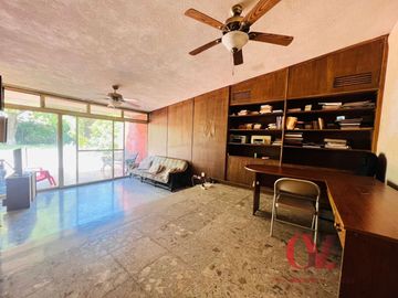 CASA DE UNA PLANTA CON GRAN JARDIN Y EXCEPCIONAL UBICACIÓN