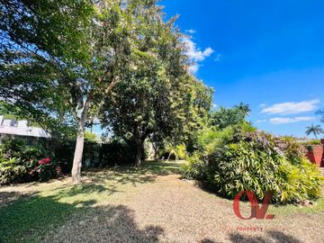 CASA DE UNA PLANTA CON GRAN JARDIN Y EXCEPCIONAL UBICACIÓN