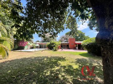CASA DE UNA PLANTA CON GRAN JARDIN Y EXCEPCIONAL UBICACIÓN