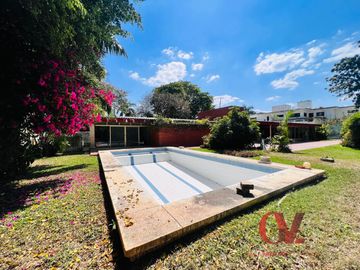 CASA DE UNA PLANTA CON GRAN JARDIN Y EXCEPCIONAL UBICACIÓN