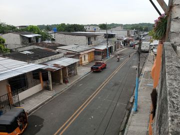 CASA EN VENTA EN EL SUBURBIO DE GUAYAQUIL, 2 PISOS RENTEROS EN GUAYAQUIL,ECUADOR