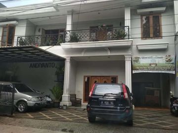 Rumah Mewah Dikelilingi Cafe Dan Hotel Area Benhil Dan Bebas Banjir