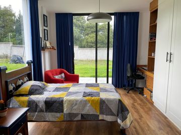 HERMOSA QUINTA EN CHECA CON CASA MODERNA 3 HABITACIONES TIPO EUROPEA