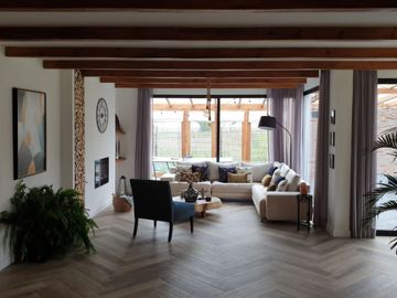 HERMOSA QUINTA EN CHECA CON CASA MODERNA 3 HABITACIONES TIPO EUROPEA