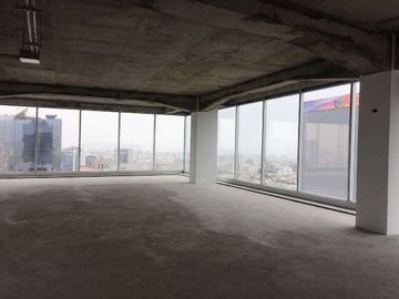 AMPLIA OFICINA CON ESPECTACULAR VISTA, EN PLENO CORAZON DEL CENTRO FINANCIERO DE SAN ISIDRO