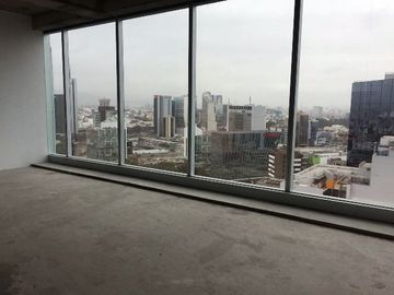 AMPLIA OFICINA CON ESPECTACULAR VISTA, EN PLENO CORAZON DEL CENTRO FINANCIERO DE SAN ISIDRO
