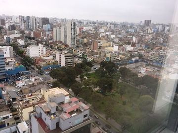 AMPLIA OFICINA CON ESPECTACULAR VISTA, EN PLENO CORAZON DEL CENTRO FINANCIERO DE SAN ISIDRO