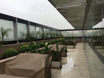 AMPLIA OFICINA CON ESPECTACULAR VISTA, EN PLENO CORAZON DEL CENTRO FINANCIERO DE SAN ISIDRO