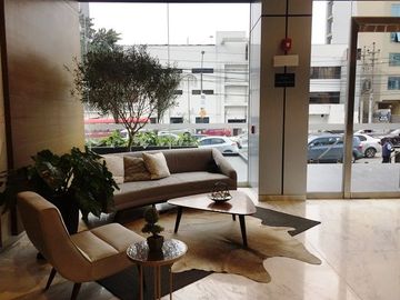 AMPLIA OFICINA CON ESPECTACULAR VISTA, EN PLENO CORAZON DEL CENTRO FINANCIERO DE SAN ISIDRO