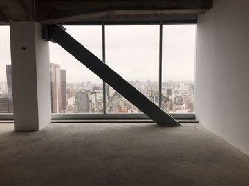 AMPLIA OFICINA CON ESPECTACULAR VISTA, EN PLENO CORAZON DEL CENTRO FINANCIERO DE SAN ISIDRO