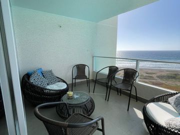 DEPARTAMENTO DE 3D Y 2B, 2 ESTACIONAMIENTOS Y 2 BODEGA EN LAGUNA DEL MAR
