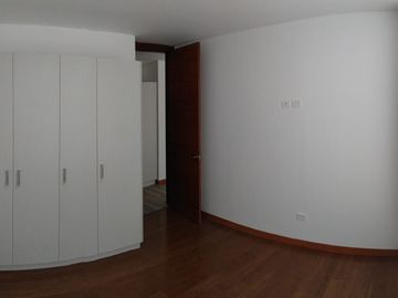 Departamento de Venta en Cumbaya, con facil acceso a vias principales