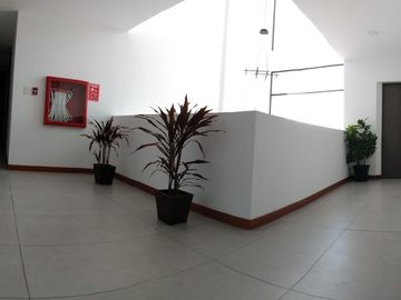 Departamento de Venta en  San Juan de Cumbaya, con facil acceso a vias principales