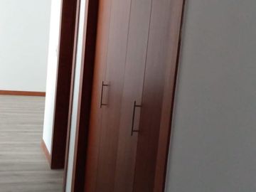Departamento de Venta en  San Juan de Cumbaya, con facil acceso a vias principales