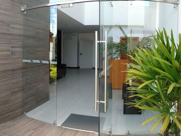 Departamento de Venta en  San Juan de Cumbaya, con facil acceso a vias principales