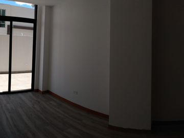 Departamento de Venta en  San Juan de Cumbaya, con facil acceso a vias principales