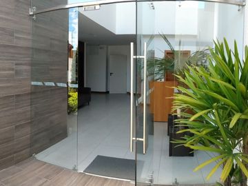 Departamento de Venta en Cumbaya, con facil acceso a vias principales