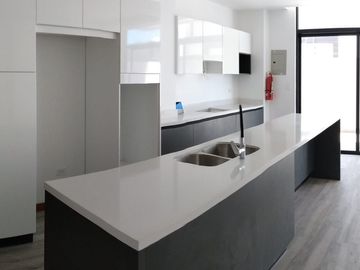 Departamento de Venta en Cumbaya, con facil acceso a vias principales