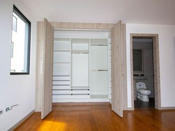 Venta de Suite en La Carolina, cerca el Quicentro Norte, Quito
