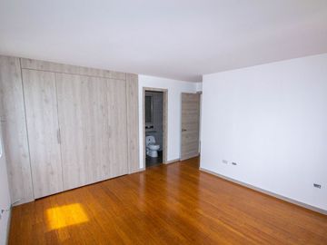 Venta de Suite en La Carolina, cerca el Quicentro Norte, Quito