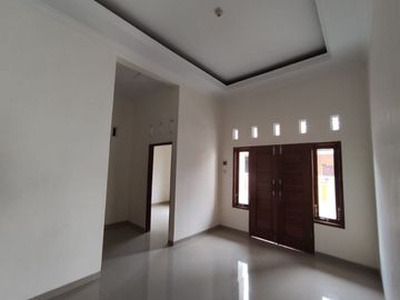 MILIKI SEGERA RUMAH MURAH DENGAN DESAIN SANGAT MENARIK! CUMA 7 MENIT KE UMY! MOBIL BISA SAMPINGAN