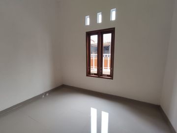 MILIKI SEGERA RUMAH MURAH DENGAN DESAIN SANGAT MENARIK! CUMA 7 MENIT KE UMY! MOBIL BISA SAMPINGAN
