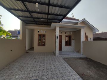 MILIKI SEGERA RUMAH MURAH DENGAN DESAIN SANGAT MENARIK! CUMA 7 MENIT KE UMY! MOBIL BISA SAMPINGAN