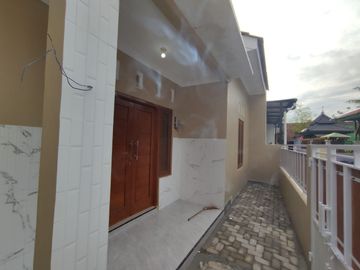 MILIKI SEGERA RUMAH MURAH DENGAN DESAIN SANGAT MENARIK! CUMA 7 MENIT KE UMY! MOBIL BISA SAMPINGAN