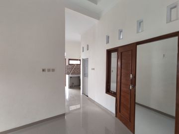 MILIKI SEGERA RUMAH MURAH DENGAN DESAIN SANGAT MENARIK! CUMA 7 MENIT KE UMY! MOBIL BISA SAMPINGAN