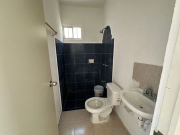 SE VENDE CASA CON LOCAL EN CAUCEL, MÉRIDA YUCATÁN.