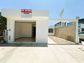 SE VENDE CASA CON LOCAL EN CAUCEL, MÉRIDA YUCATÁN.
