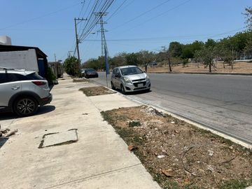 SE VENDE CASA CON LOCAL EN CAUCEL, MÉRIDA YUCATÁN.