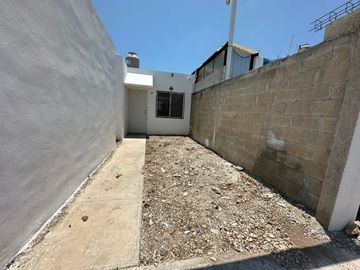 SE VENDE CASA CON LOCAL EN CAUCEL, MÉRIDA YUCATÁN.