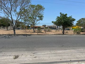 SE VENDE CASA CON LOCAL EN CAUCEL, MÉRIDA YUCATÁN.