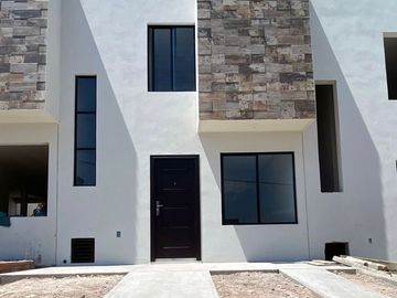 ESTRENA CASA EN COLONIA  PRADOS SDG