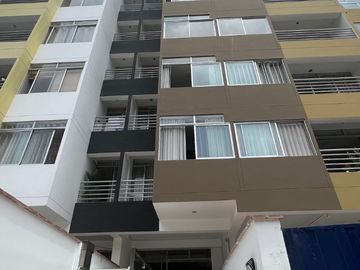 𝗗𝗘𝗣𝗔𝗦 𝗗𝗘 𝗘𝗦𝗧𝗥𝗘𝗡𝗢 𝗘𝗡 𝗦𝗔𝗡𝗧𝗔 𝗕𝗘𝗔𝗧𝗥𝗜𝗭